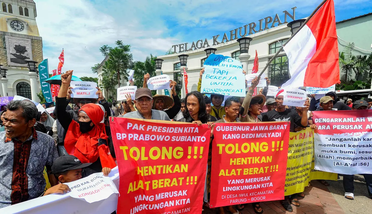 Dalam aksinya, mereka menolak rencana pembangunan pemukiman di atas tanah negara eks PTPN 11 Cimulang. (merdeka.com/Arie Basuki)