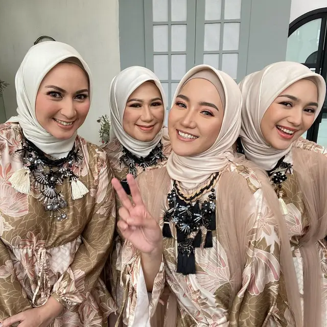 6 Pemotretan Citra Kirana dan Ketiga Kakaknya, Memesona Bak Saudara Kembar
