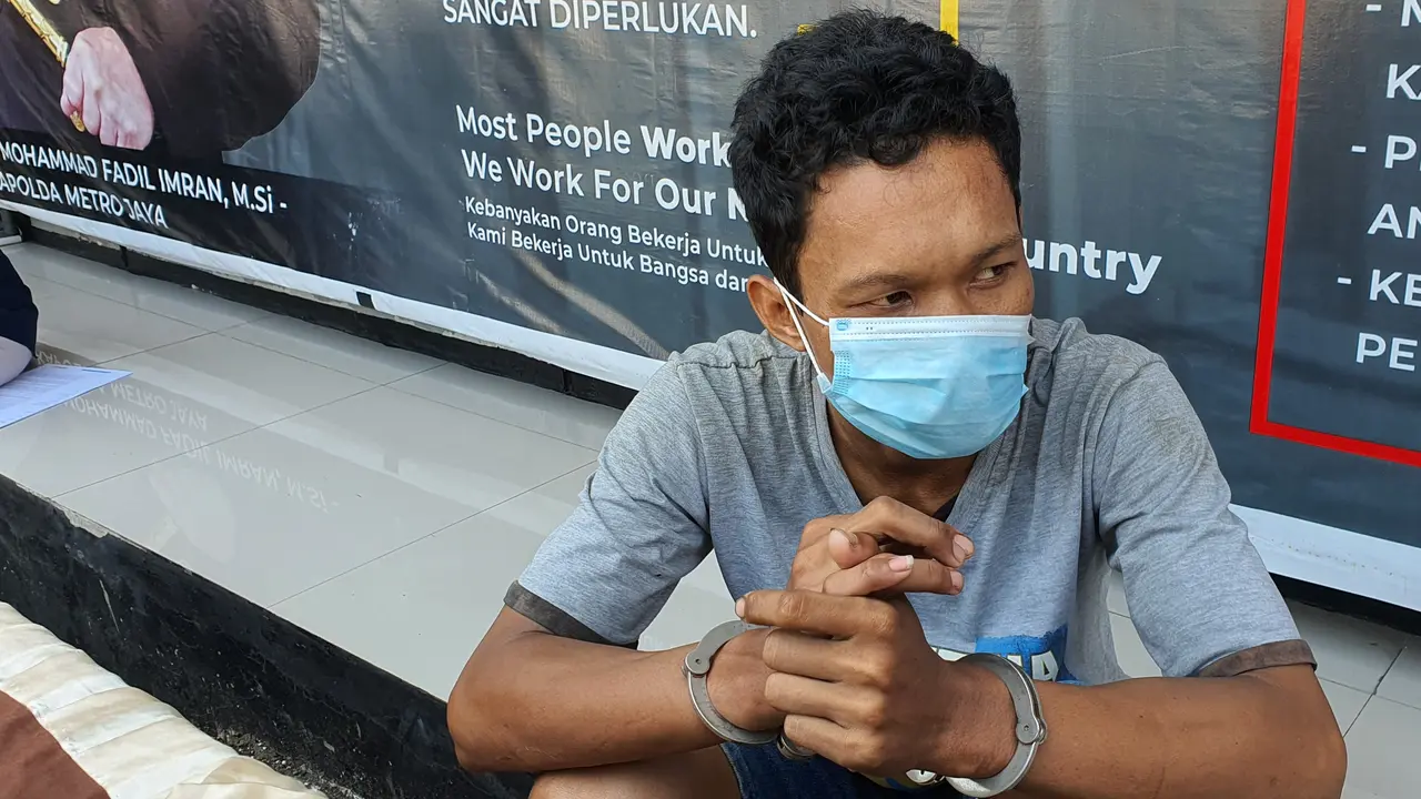 Tersangka EP berhasil ditangkap usai melakukan penganiayaan pada anaknya, bayi berusia 7 bulan di kontrakannya di Kelurahan Sukamaju Baru, Kecamatan Tapos, Kota Depok, Jawa Barat.