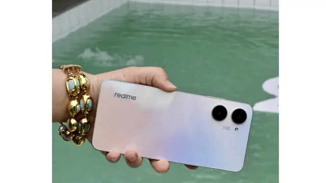 Realme Marketing Director of Southeast and South Asia, Sherry Dong, diduga memegang Realme 10. Dok: Istimewa