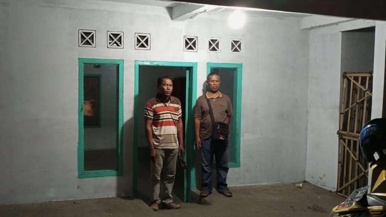 Agus Setia, pedagang bawang merah asal Boyolali, Jateng, hanya bisa meratapi nasibnya, setelah tertipu di kawasan Malangbong, Garut, Jawa Barat.