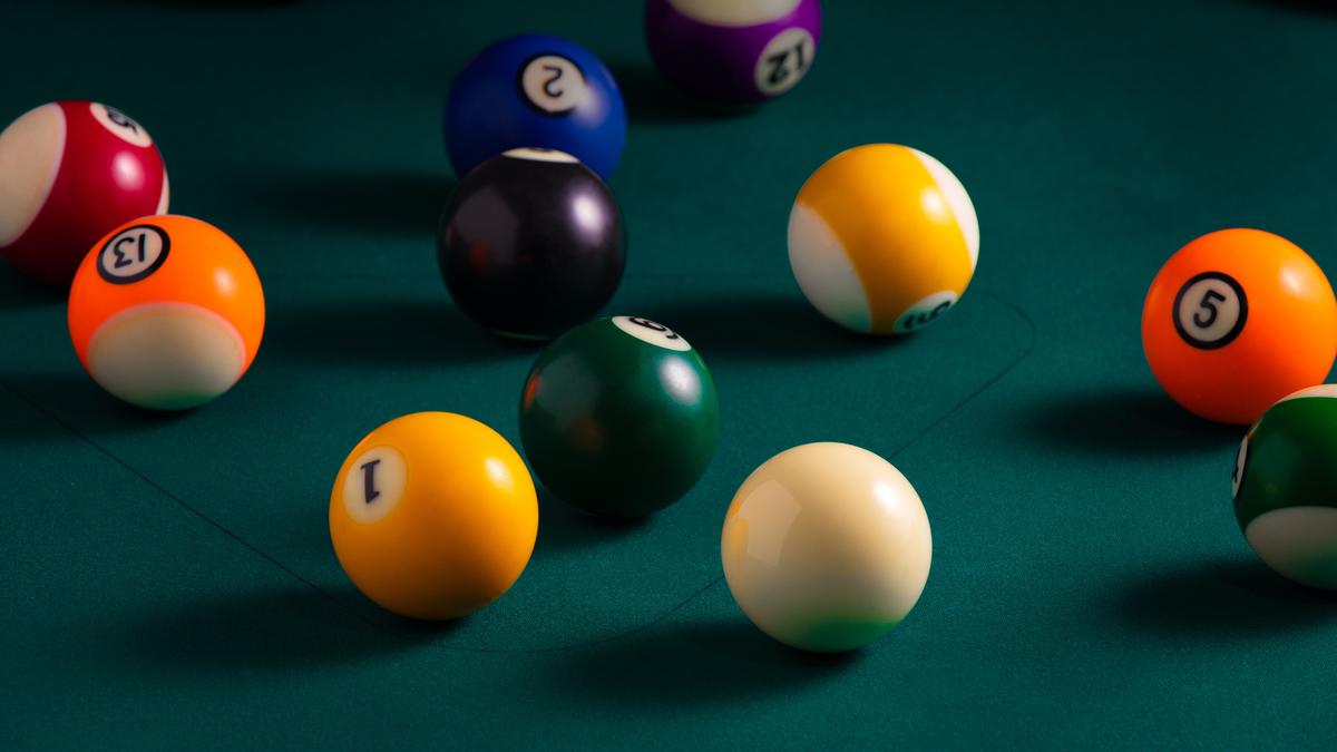 Bola billiard deals