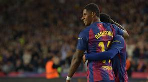 Penyerang Barcelona, Marcus Rashford merayakan mencetak gol ketiga timnya selama pertandingan sepak bola liga Spanyol antara FC Barcelona dan Elche CF di Estadi Olimpic Lluis Companys di Barcelona pada 2 November 2025. (MANAURE QUINTERO/AFP)