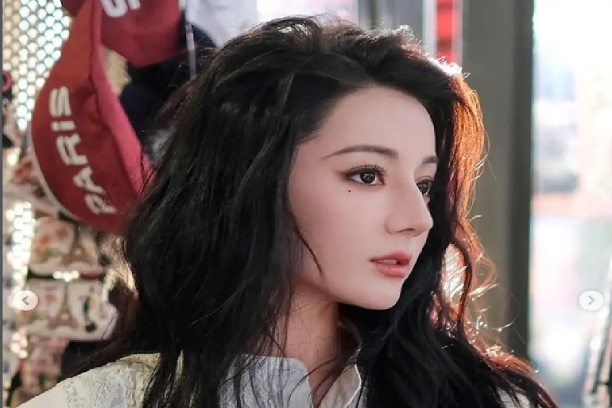 Dilraba Dilmurat Absen dari Show Dior di Paris Fashion Week 2026, Terdampar di Dubai