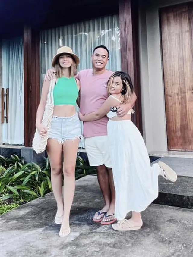 Gaya Nia Ramadhani Berlibur di Labuan Bajo Hingga Bali, credit: @ramadhaniabakrie