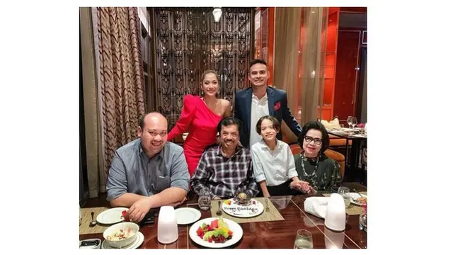 Jarang Tersorot, Ini 7 Potret Muchlis Rusli Ayah Bunga Citra Lestari