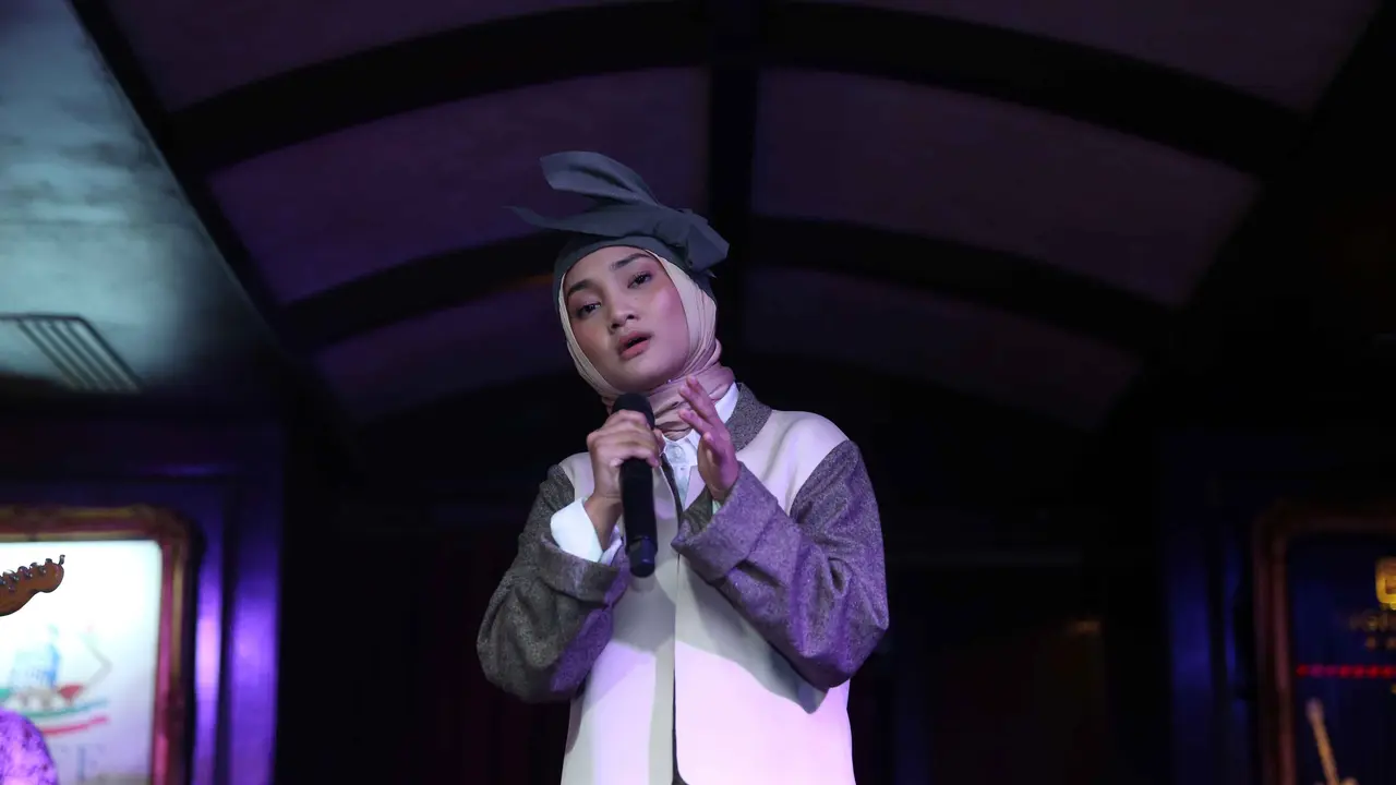 [Bintang] Jelang Ramadan, Fatin Shidqia Daur Ulang Lagu Chrisye