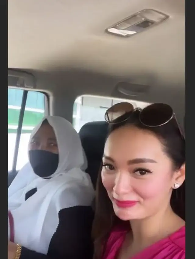 6 Momen Pertemuan Zaskia Gotik dan Mama Mertua, Penuh Kehangatan