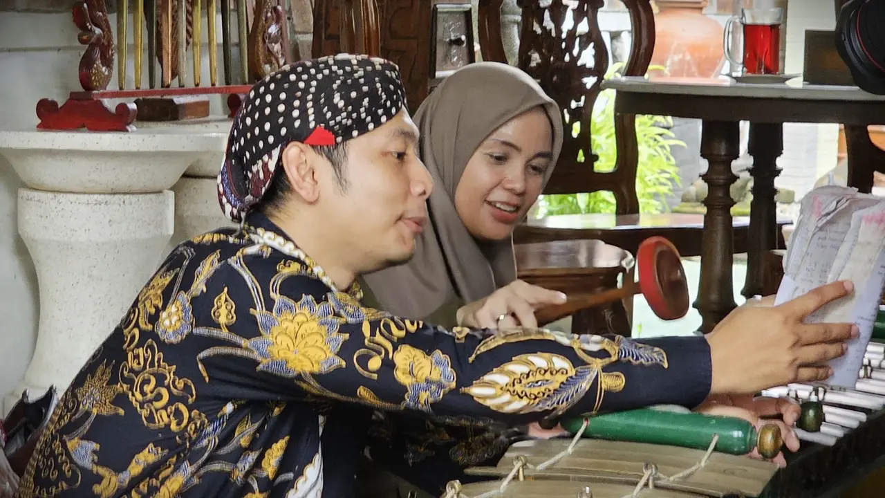 Istri capres nomor urut tiga Ganjar Pranowo, Siti Atikoh Suprianti