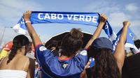 Rakyat Cape Verde merayakan sukses tim lolos ke putaran final Piala Dunia 2026. (QUEILA FERNANDES / AFP)