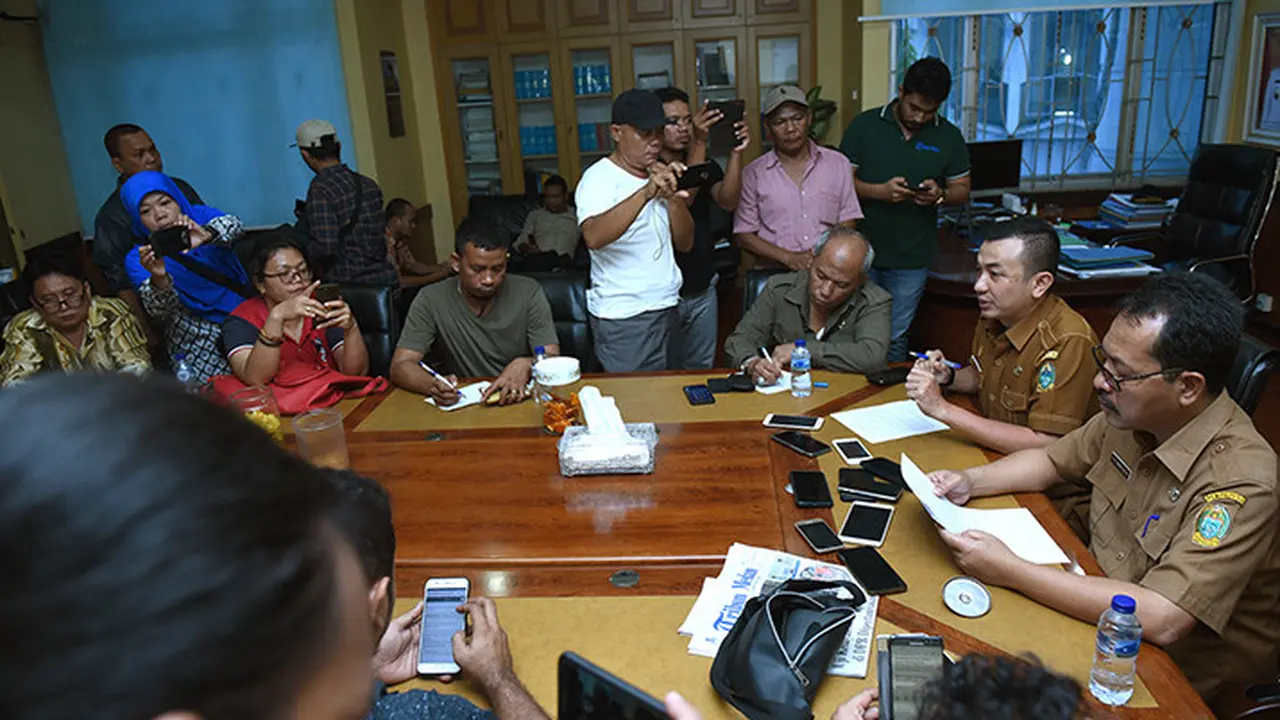 Konferensi pers terkait hilangnya uang di parkiran Kantor Gubernur Sumut