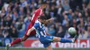 Hasil ini menghambat usaha Liverpool memantapkan posisi di zona Liga Champions. Gagal menang di tiga laga terakhir Premier League, dua di antaranya berupa kekalahan, sang juara bertahan menempati peringkat lima dengan raihan 49 angka. (AP Photo/Ian Walton)