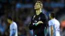 Bintang Real Madrid, Cristiano Ronaldo, tampak kecewa saat melawan Celta Vigo pada laga La Liga Spanyol di Stadion Balaidos, Vigo, Minggu (7/1/2018). Kedua klub bermain imbang 2-2. (AFP/Miguel Riopa)