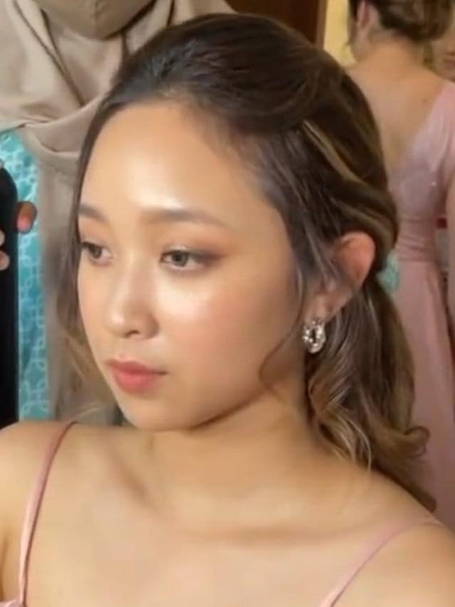 Potret Dita Karang Tampil Menawan Kenakan Kebaya. (Sumber: Twitter/haibyeeee)