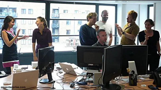 Ilustrasi Karyawan Bekerja