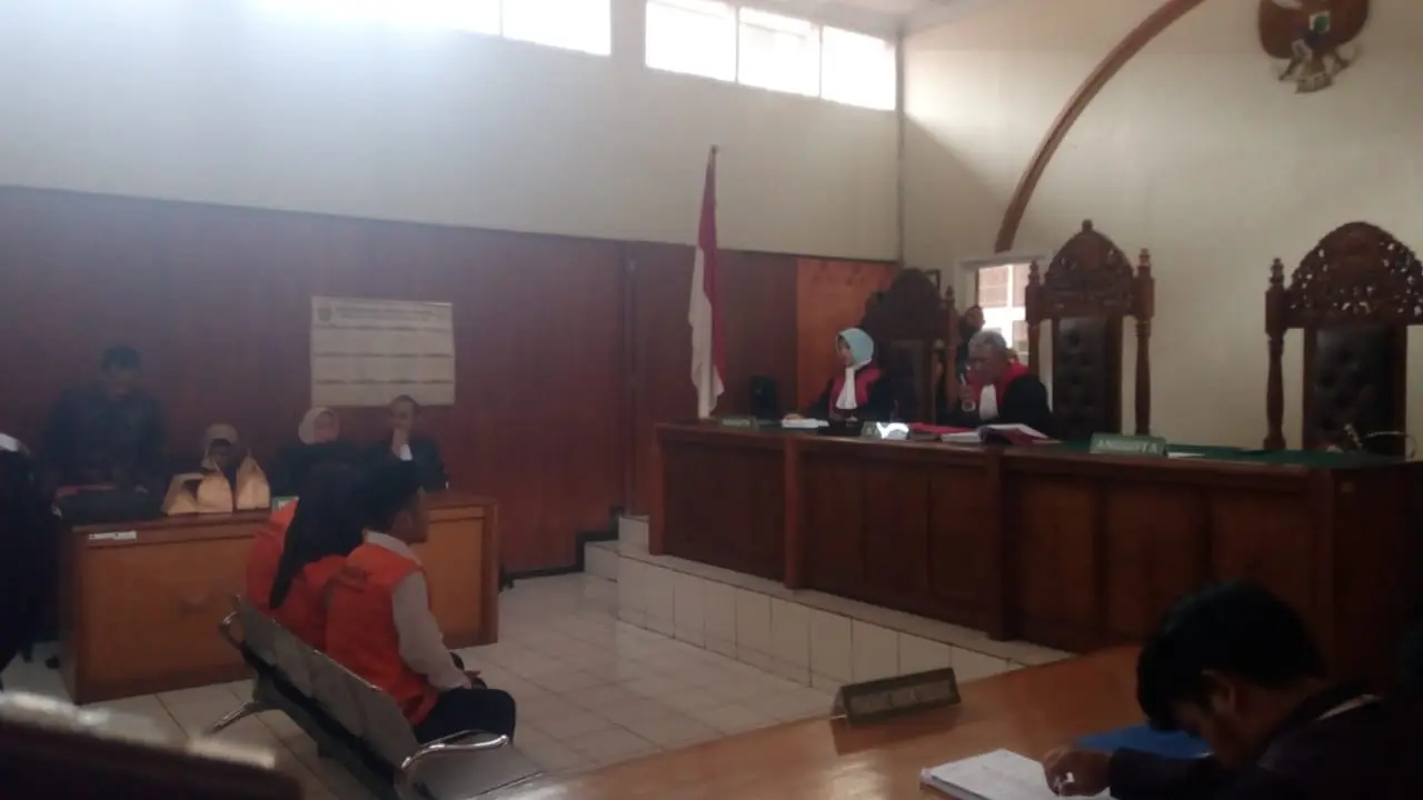 Tiga terdakwa kasus Vina Garut tengah menjalani sidang lanjutan di Pengadilan Negeri Garut, Jawa Barat