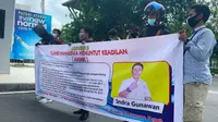 Sejumlah mahasiswa berdemonstrasi mendesak Kejati Riau mengambil alih penanganan korupsi jalan di Bengkalis. (Liputan6.com/M Syukur)