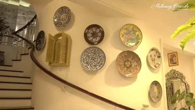 Detail Desain Tangga Rumah Yuni Shara (YouTube/Melaney Ricarco)