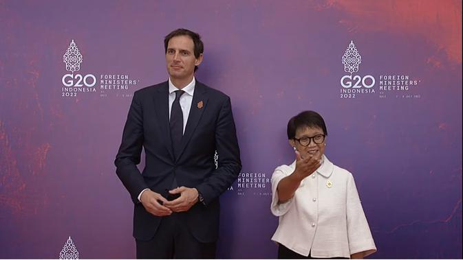 <p>Menlu Retno Marsudi dan Menlu Belanda Wopke Hoekstra. Menlu Retno menyambut para Menlu di acara Foreign Ministers' Meeting di G20 Bali.</p>