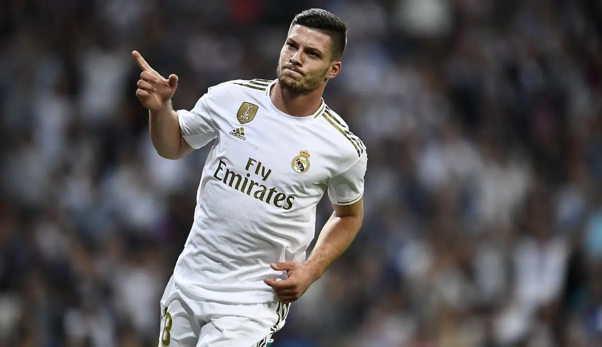1. Luka Jovic - Pemain yang ditebus seharga 60 juta euro dari Eintracht Frankfurt itu belum menunjukan performa sesuai harapan. Digadang-gadang bakal menjadi penerus Karim Benzema, justru ia akan dijual Real Madrid pada musim panas ini. (AFP/Oscar Del Pozo)