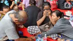 Warga korban kebakaran kawasan permukiman padat penduduk di Jalan Kemayoran Gempol mengungsi di Posko Bencana Polres Metro Jakarta Pusat, Selasa (21/1/2025). (Liputan6.com/Herman Zakharia)