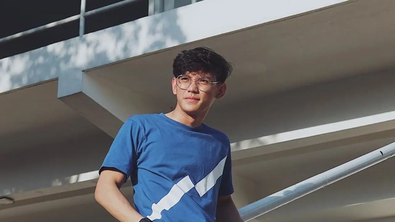 6 Potret Kevin Hugo Peserta Indonesian Idol yang Juga Kekasih Nadine Amizah
