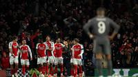 Para Arsenal merayakan gol yang dicetak Mikel Merino ke gawang Real Madrid pada leg 1 perempat final Liga Champions 2024/2025 di Emirates Stadium, Rabu (9/4/2025) dini hari WIB. Adrian Dennis / AFP