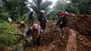 Akses jalan di sekitar lokasi bencana juga menjadi penghambat bagi masuknya bantuan. (DEVI RAHMAN/AFP)