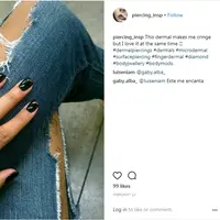 Tren tindik cincin tunangan ini lagi hits! (Sumber Foto: Kapanlagi.com)