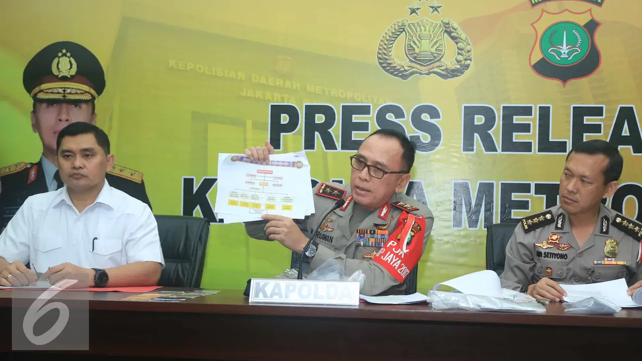20161012- Polda Metro Jaya Rilis Barang Bukti Hasil OTT di Kemenhub-Jakarta- Herman Zakharia