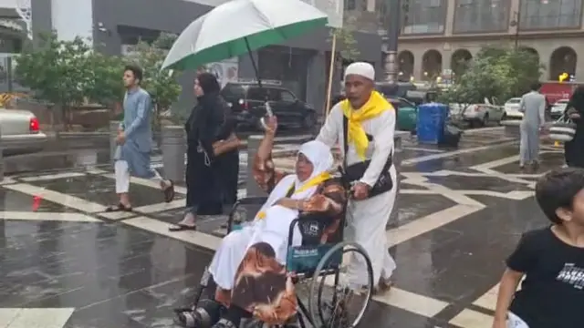 Hujan Deras Tak Surutkan Niat Jemaah Haji Indonesia Sholat Arbain di Masjid Nabawi.
