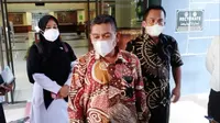 Dekan Fakultas Tarbiyah dan Keguruan UIN Suska Pekanbaru Kadar M Yusuf memberi keterangan soal viral tangkapan layar mahasiswi mesum saat kuliah online. (Liputan6.com/M Syukur)