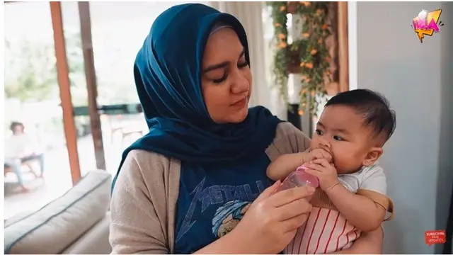 7 Momen Seru Irish Bella dan Ammar Zoni Saat Asuh Anak Kembar Syahnaz