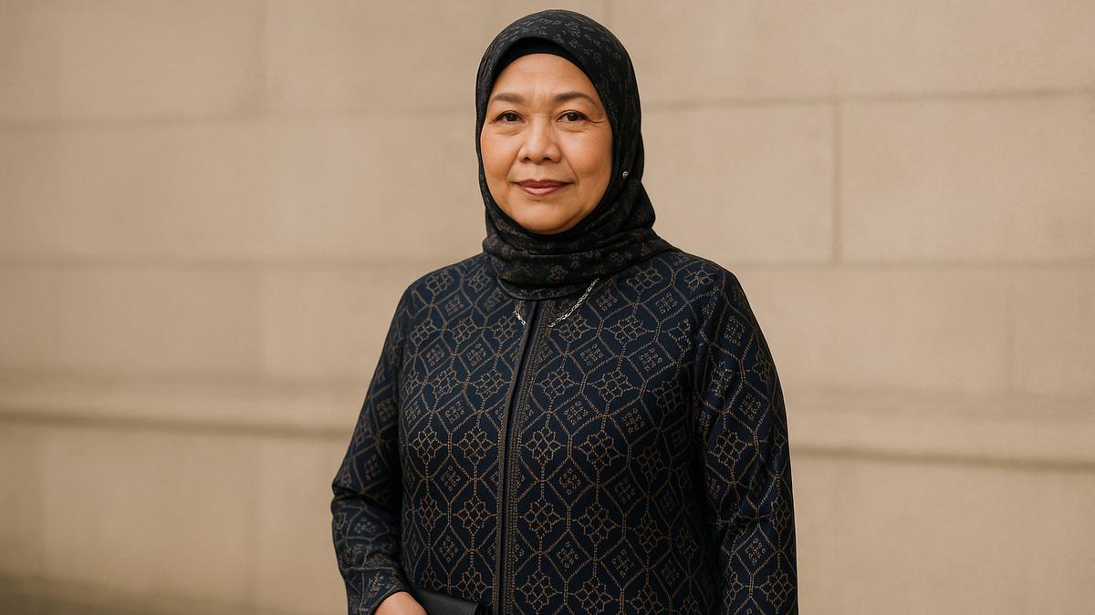 7 Model Gamis Silk Motif Kombinasi Polos untuk Ibu-Ibu Usia 50-an, Cocok untuk Berbagai Acara