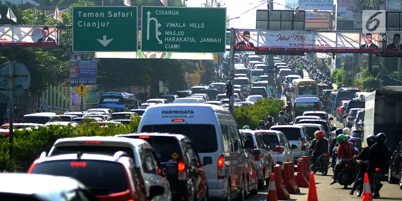 Libur Lebaran, Lalu Lintas Puncak Terpantau Macet