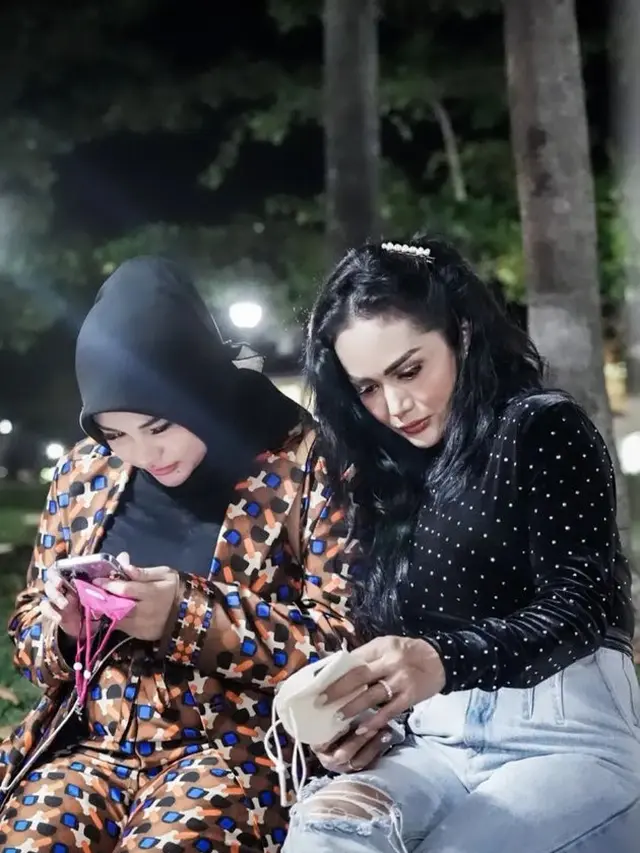 7 Potret Lebaran Krisdayanti dan Ashanty di Singapura, Berkumpul Bersama Anak