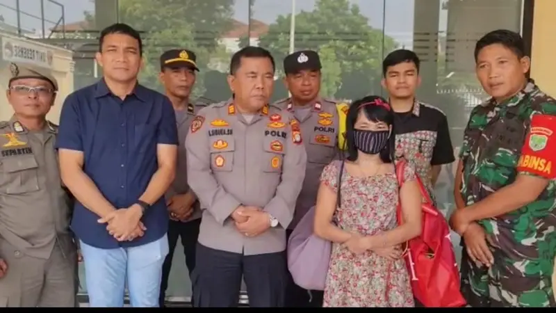 Polisi Temukan Sosok Pengamen Wanita yang Viral Pukul Anaknya di Jakbar