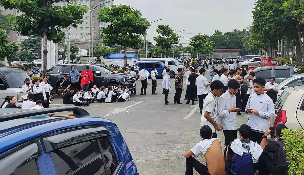 Badan seismologi Filipina telah mengeluarkan peringatan tsunami dan mendesak warga di wilayah pesisir untuk segera mengungsi ke tempat yang lebih tinggi. (Bobbie ALOTA/AFP)