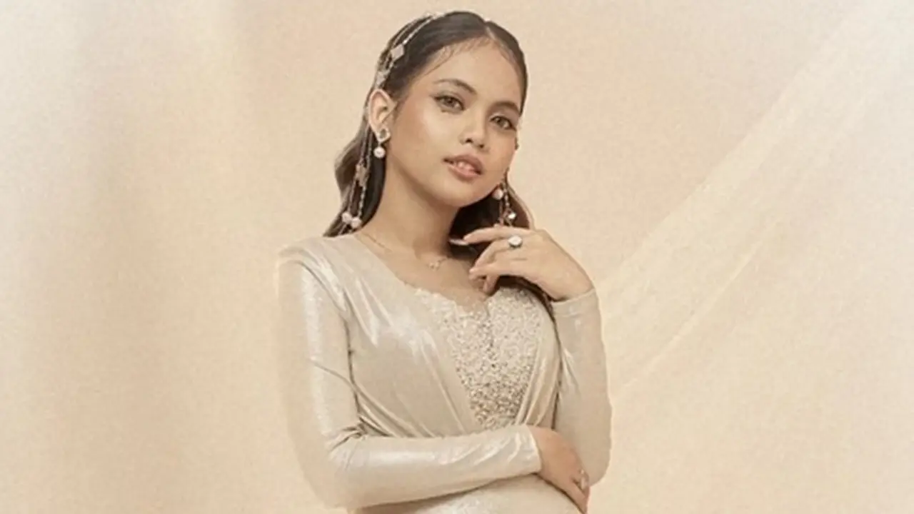 6 Potret Maternity Putri Isnari di Kehamilan Pertama, Elegan dalam Dua Gaun