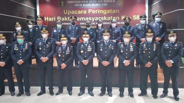 Jajaran Kanwil Kemenkumham Sulut usai mengikuti upacara Hari Bhakti Pemasyarakatan, Rabu (27/4/2022).
