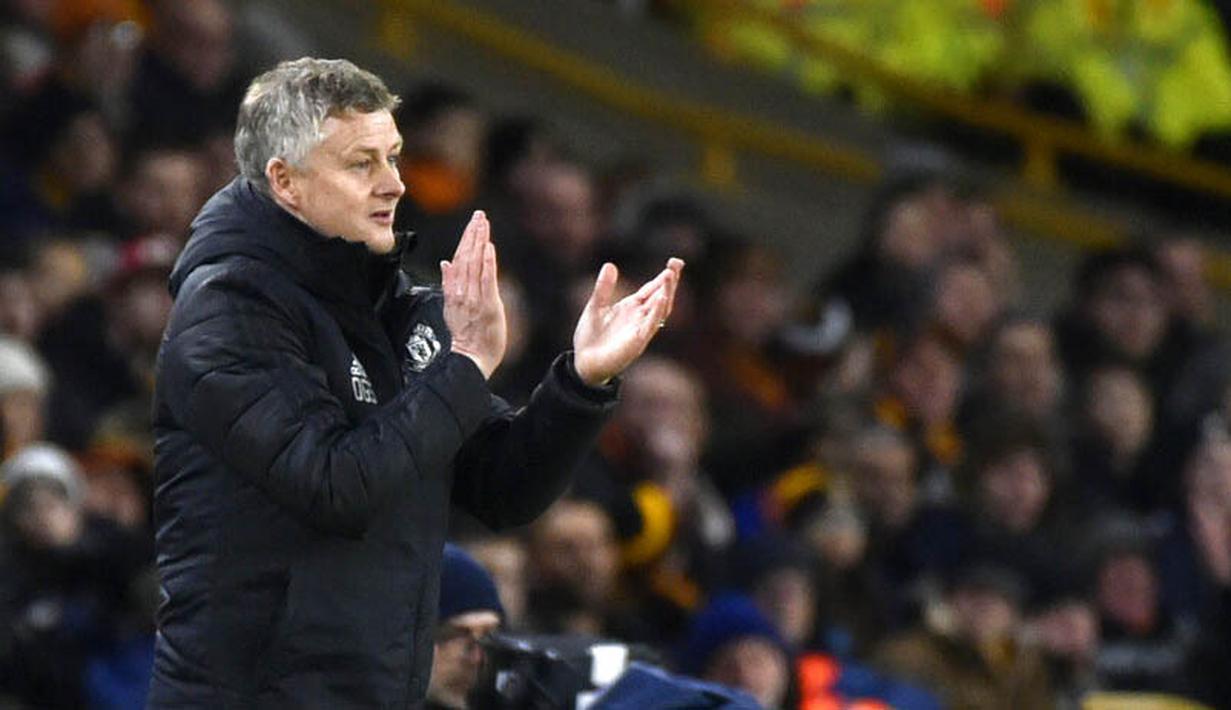 Pelatih Manchester United, Ole Gunnar Solskjaer, saat pertandingan melawan Wolverhampton Wanderers pada laga Piala FA di Stadion Molineux, Sabtu (4/1/2020). Kedua tim bermain imbang 0-0. (AP/Rui Vieira)