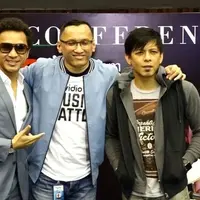 Published  1 Dec 2015 at 12:58 am Ariel, Uki NOAH, Momo Geisha, dan Giring Nidji siap menjadi juri dan memilih musisi baru dari ajang pencarian bakat Vidio.com Music Battle