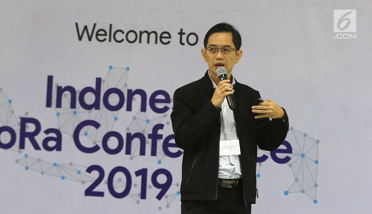 Marketing Manager DTDS Andy Wong saat menjadi pembicara dalam Indonesia Long Range Conference (IDLoRaCon) 2019 di Function Hall Emtek City, Jakarta, Rabu (14/8/2019). IDLoRaCon 2019  merupakan konferensi tahunan untuk mendukung ekosistem LoRa. (Liputan6.com/Herman Zakharia)