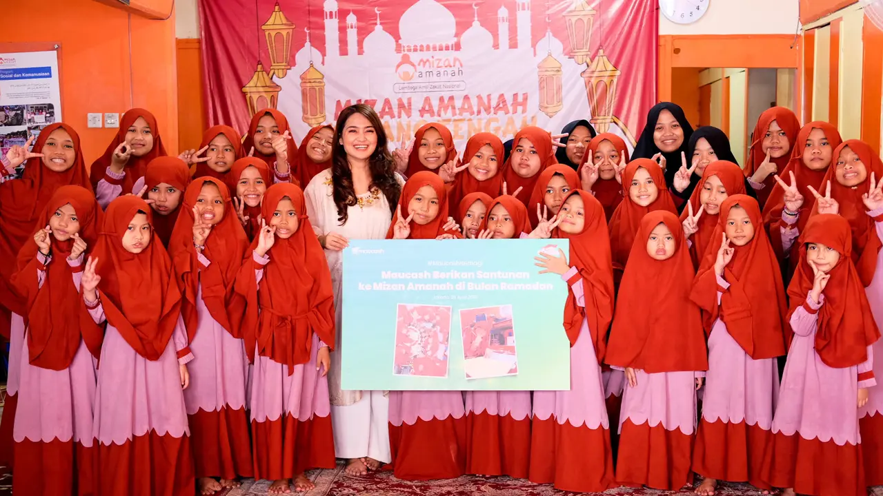 PT Astra Welab Digital Arta (Maucash) menggelar program CSR Ramadan 2022 dengan dengan menggelar santunan untuk anak yatim Yatim Mizan Amanah. (Ist)