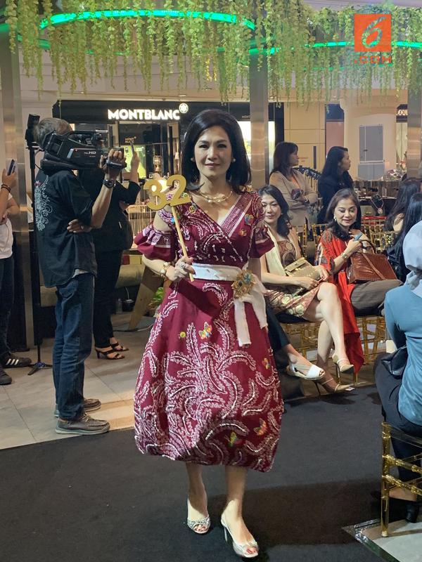 Salah satu koleksi yang dipamerkan pada fashion auction acara Menyentuh Hati, Mengubah Hidup yang dilaksanakan di La Moda, Plaza Indonesia pada Jumat (27/9/2019). (dok. liputan6.com/Novi Thedora)