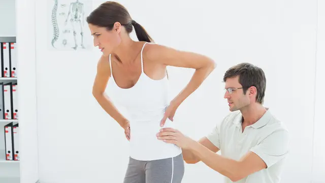 Atasi Nyeri Pinggul dengan 6 Peregangan Ini (Lightwavemedia/Shutterstock)