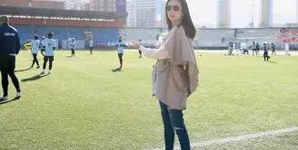 Nualphan Lamsam atau yang akrab disapa Madam Pang pada laman Instagram selalu tampil fashionable di usianya yang ke-55 tahun. Penasaran bagaimana gaya berpakaian perempuan kelahiran 1966 ini? Simak ulasannya. @panglamsam