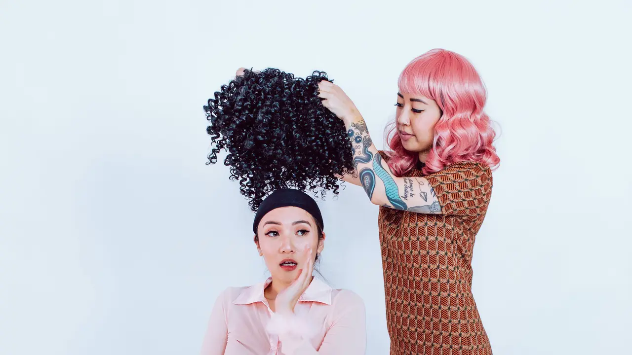 Begini Cara Pakai Wig Tanpa Terlihat Aneh, Pemula Wajib Tahu