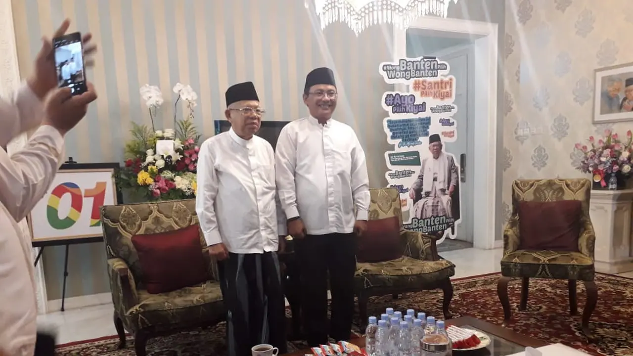 Ketua Umum FBR Lutfi Hakim saat menyambangi kediaman cawapres Ma'ruf Amin. (Merdeka.com/Ahda Bayhaqi)