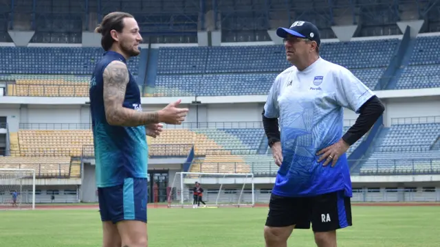 Marc Klok, Persib Bandung, Robert Alberts